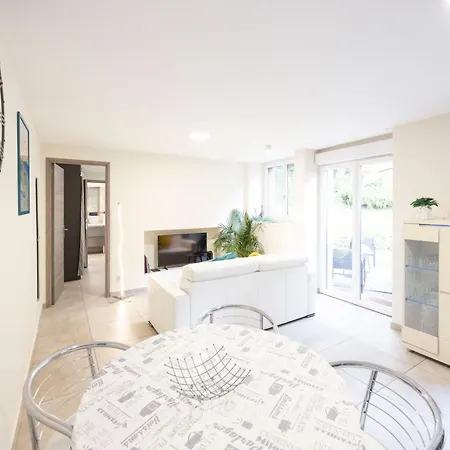 Le Victor, Jardin Prive, Parking